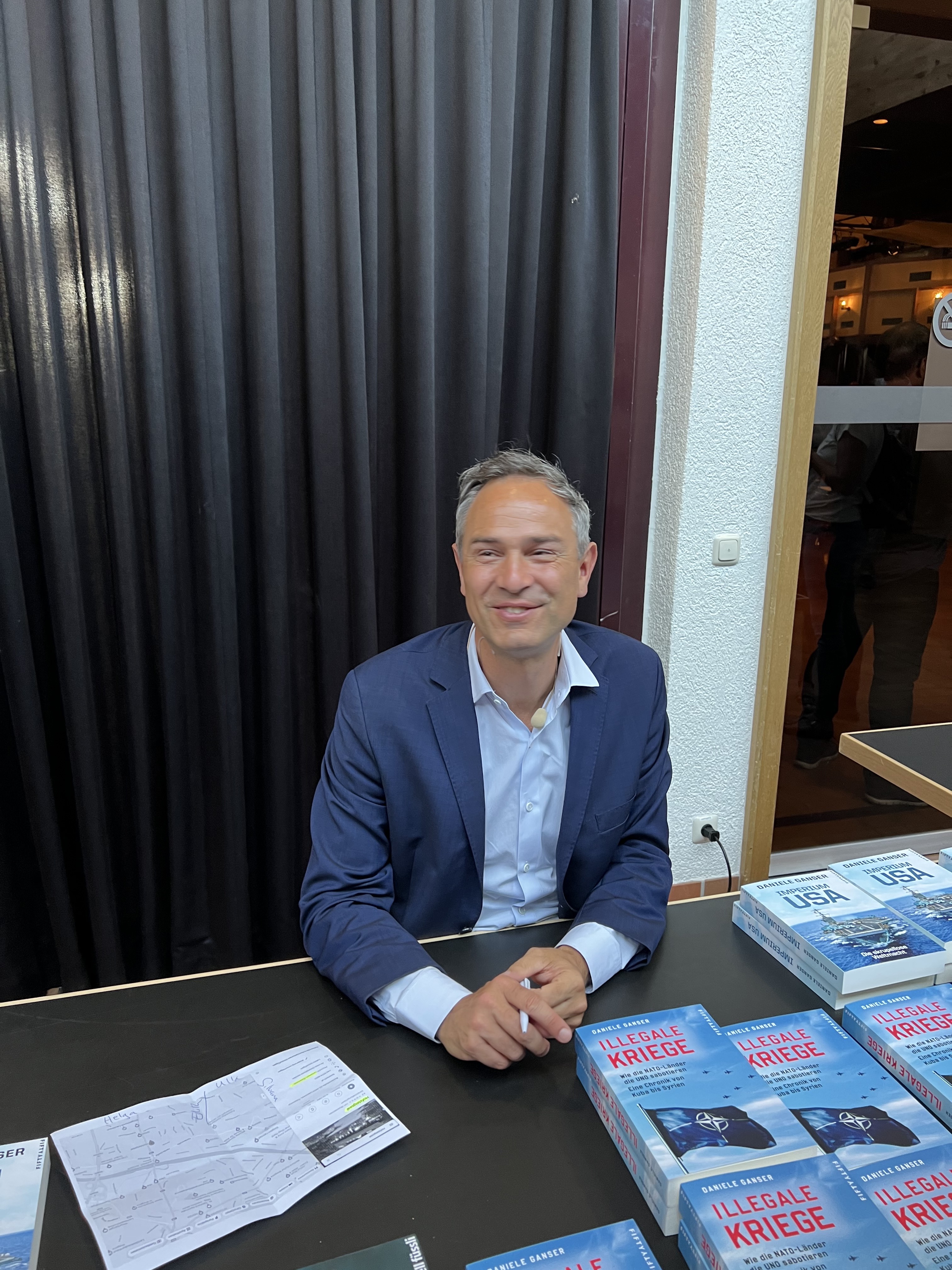 „Julian Assange ist für mich ein Held“, Daniele Ganser