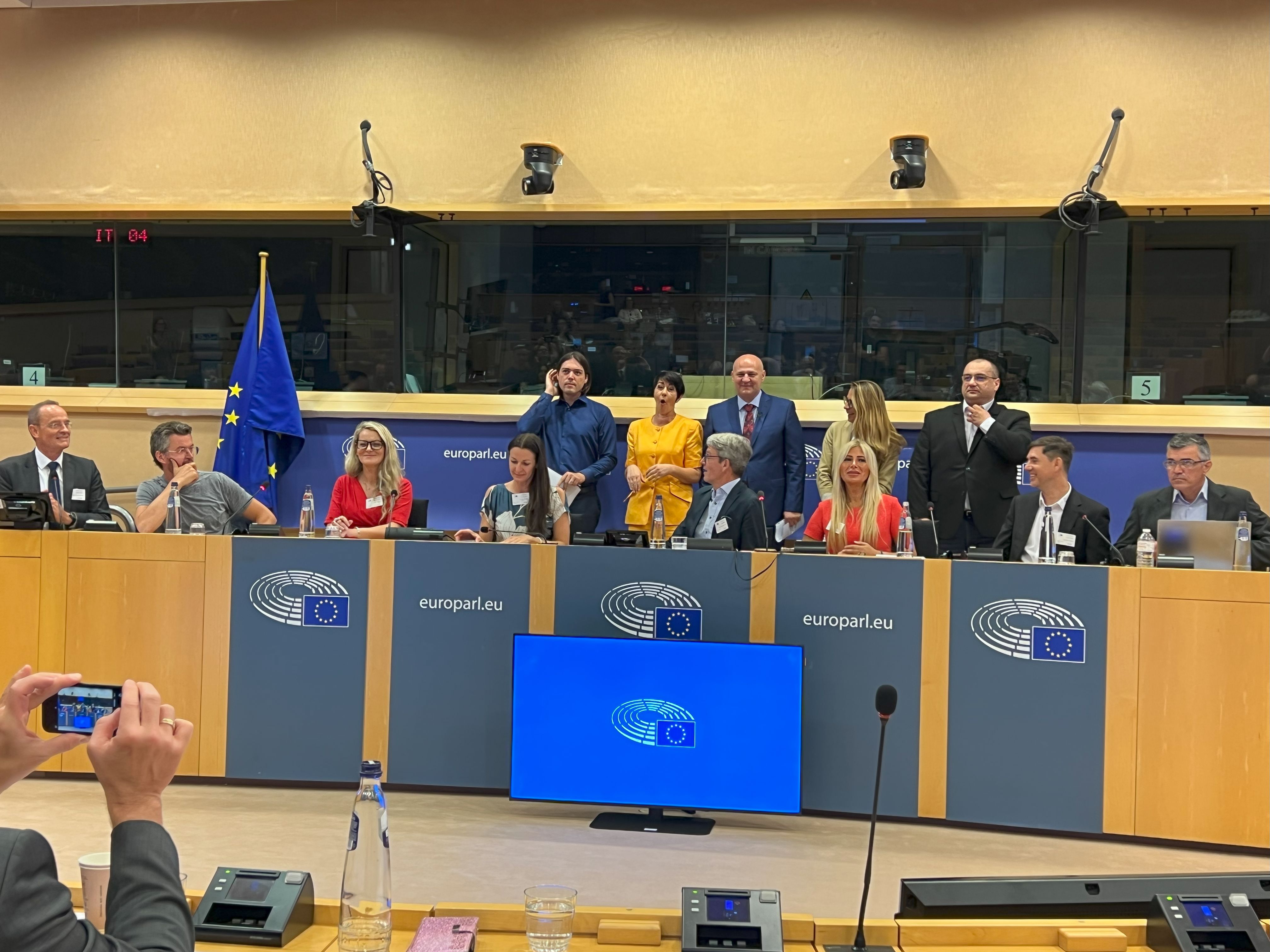Sieben EU-Bürger. Ein Parlament. Sechs Monate. Eine Million Unterschriften.