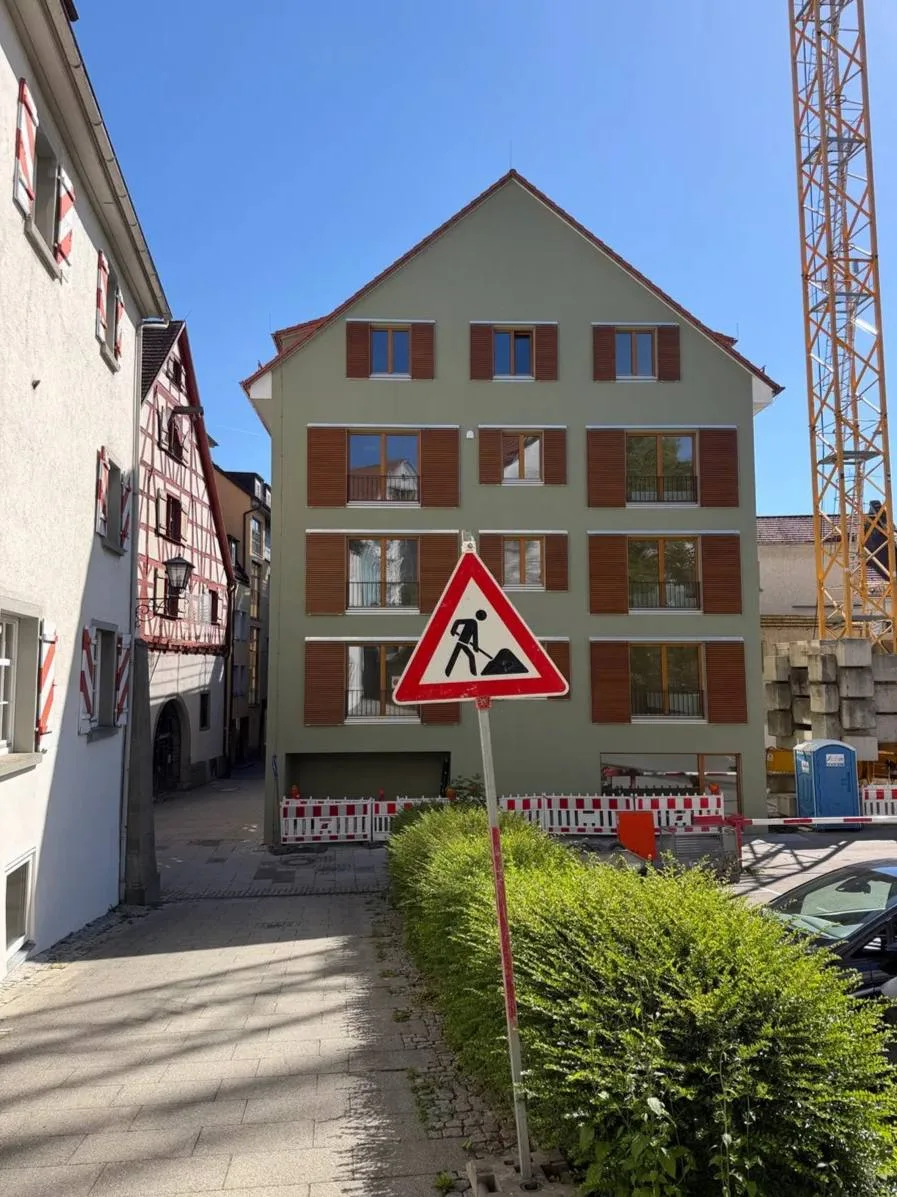 Luxus für Migranten an Weidels Wohnort.