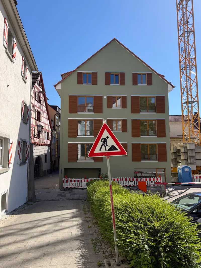 Luxus für Migranten an Weidels Wohnort.