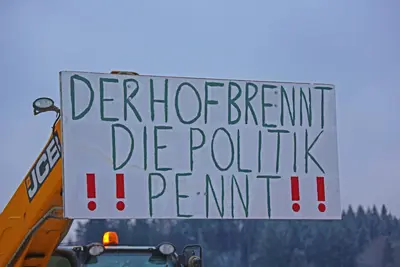 EU zerstört das Bauerntum in Deutschland.